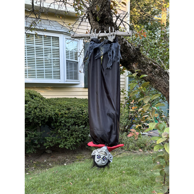 Décoration lumineuse d'Halloween vampire suspendue à l'envers