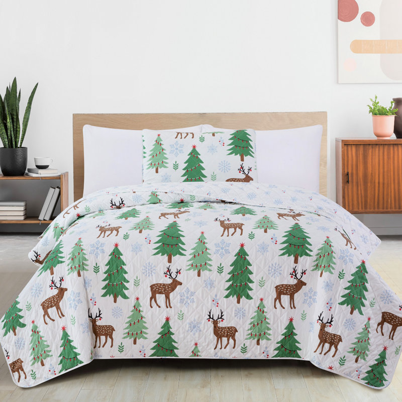 Cheerful Holiday Deer / Trees / Snow Reversible Quilt Set with Shams, Twin / Twin XL Quilt + 1 Standard Sham