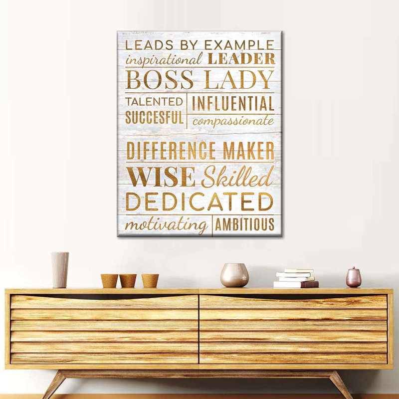 Succès de la typographie «Boss Lady», H 25 po x l 20 po x P 1,25 po