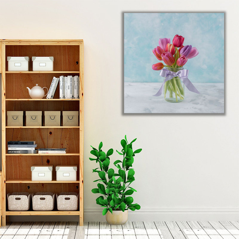 Tulipes dans une bouteille en verre - reproduction d'art sur toile, H 20 po x l 20 po