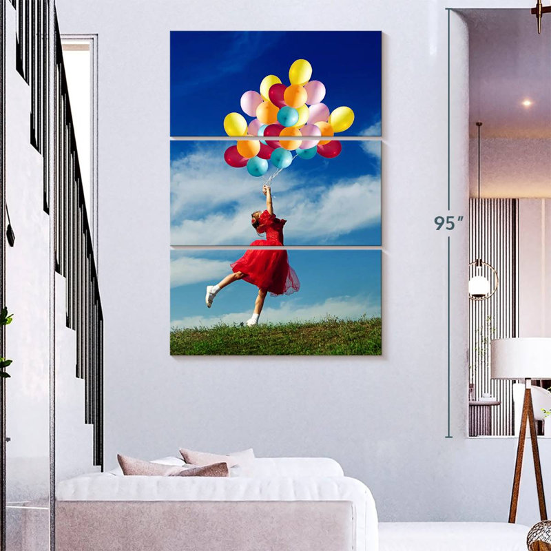 Fille de Leisha jouant avec des ballons, H 74 po x l 48 po