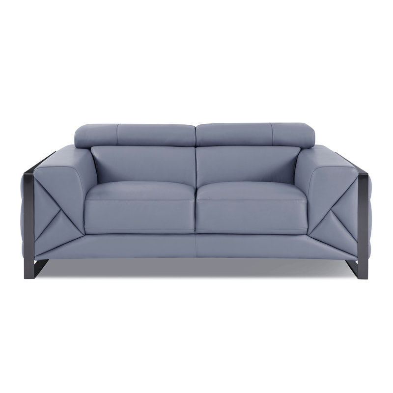 Causeuse en cuir bleu clair