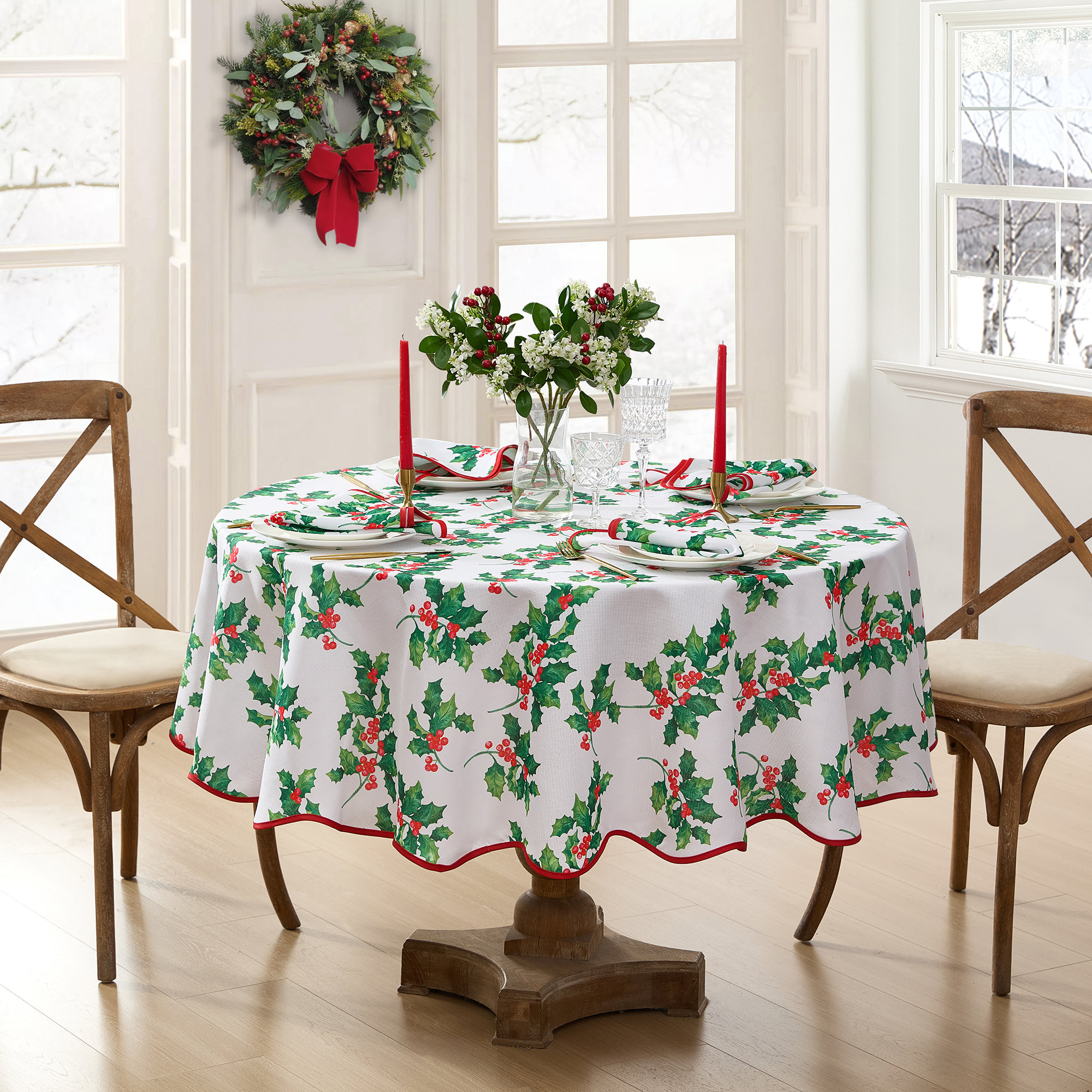 The Holiday Aisle® Vintage Holly Scalloped Edge Border Christmas