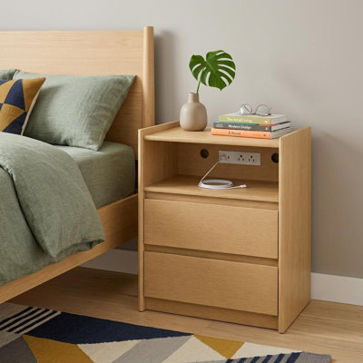 Table de chevet en chêne massif de 61 cm (24 po) avec deux tiroirs, port USB et technologie intégrée