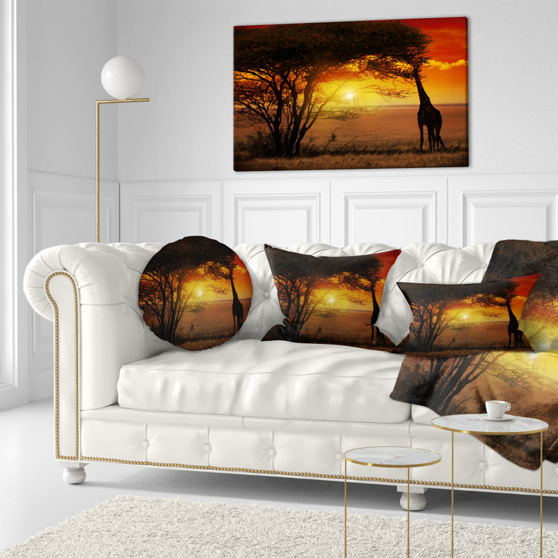 Coucher de soleil typique africain avec girafe - coussin à imprimé paysage, Coussin décoratif, 16 po x 16 po