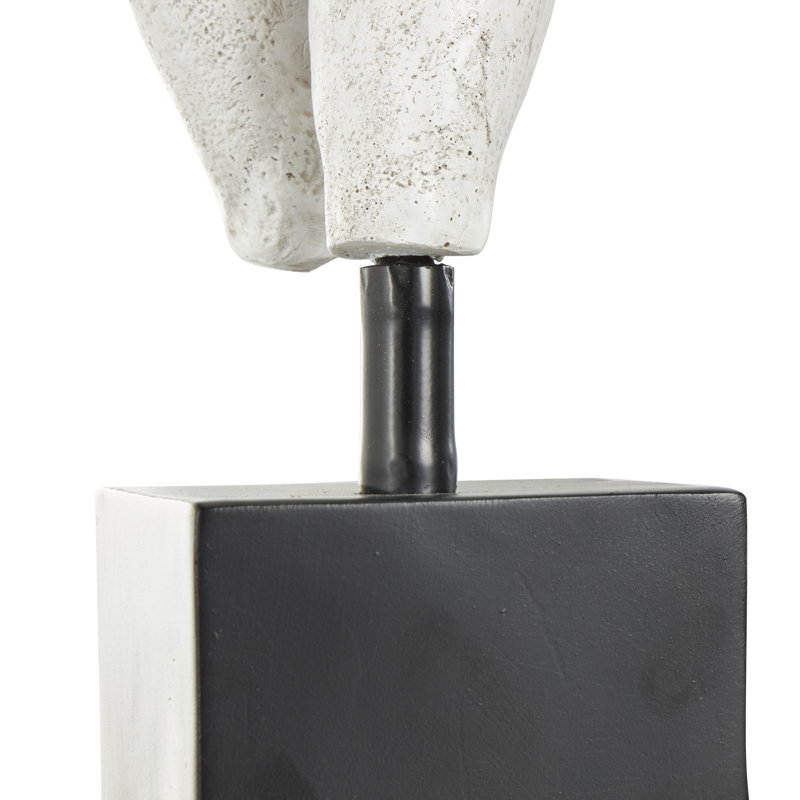 Sculpture bretons décorative crème avec base carrée noire Bretley