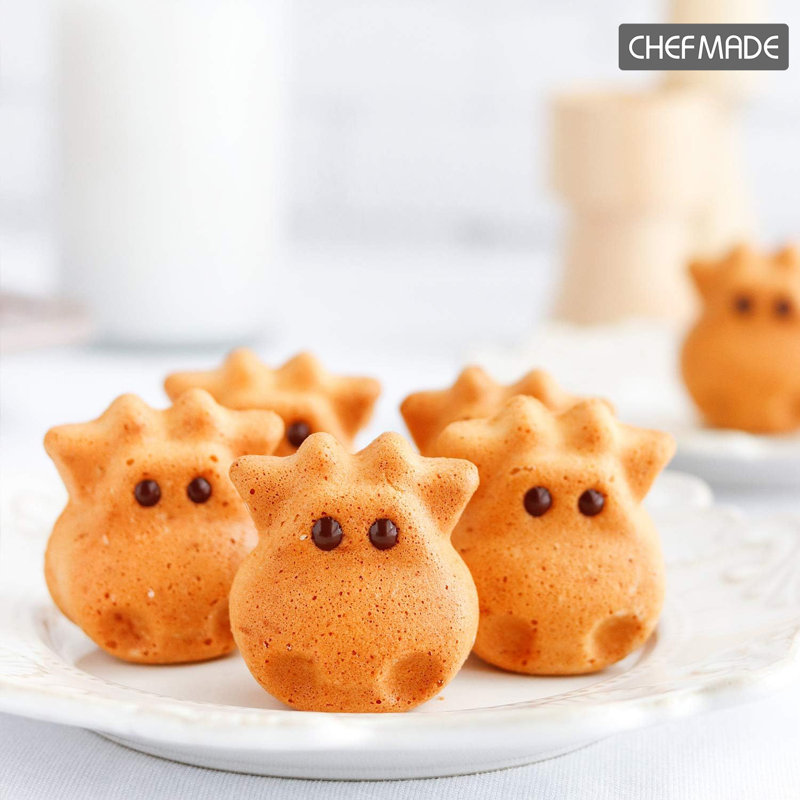 Champagne Gold Non-Stick 12-Cavity Cow Muffin Pan