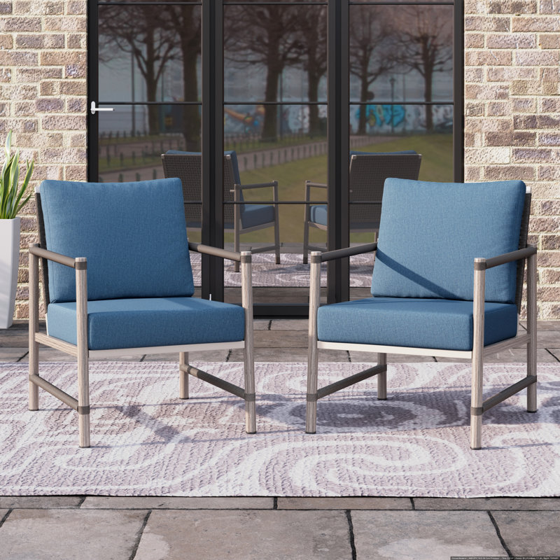 Chaise de patio avec coussins