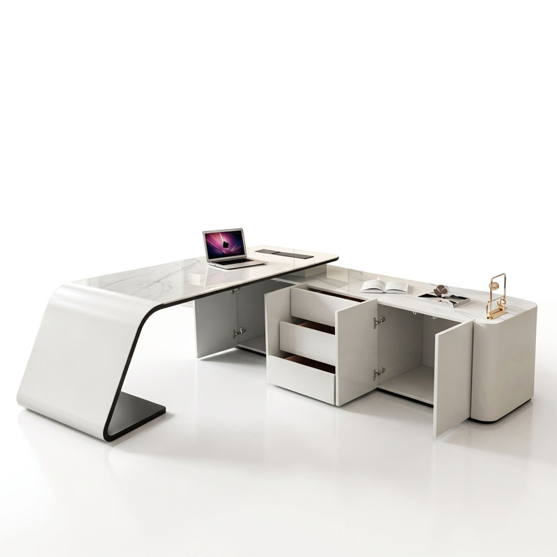 Bureau de direction moderne incurvé de 180 cm (70,9 po) avec caisson de rangement latéral amovible, plateau en faux marbre blanc et prise électrique intégrée. Bureau minimaliste entièrement blanc avec tiroirs et portes, idéal pour un bureau à domicile.