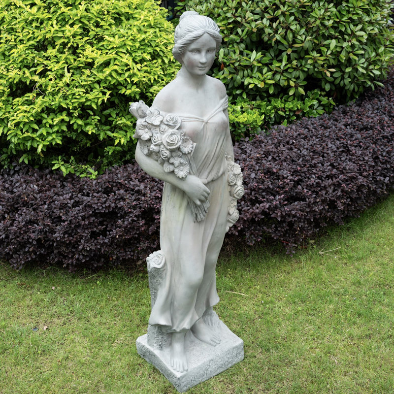 Statue 78,74 po H Maiden