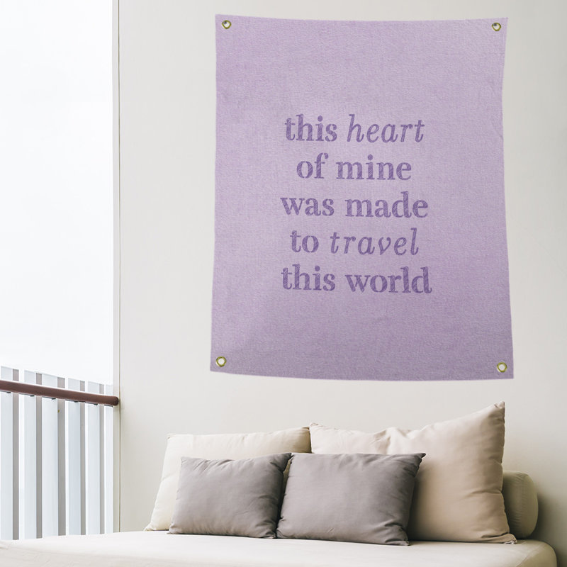 Tapisserie de polyester, voyage d’amour, H 36 po x l 26 po, Mauve