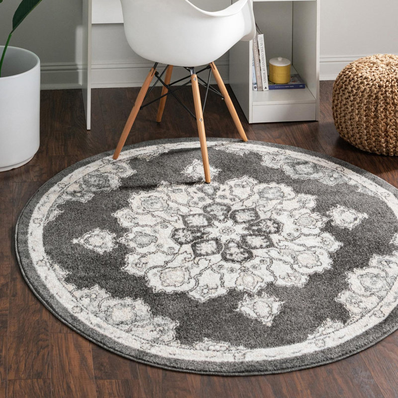 Oriental Indoor Rug, Round 7'10"