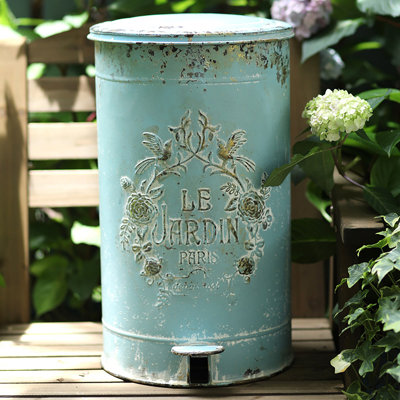 4.5 Gallon Vintage Metal Step On Trash Can With Lid and Liner, Rustic Blue Farmhouse Metal Garbage Can