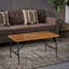 Table basse d'extérieur rectangulaire avec pieds tubulaires en angle et plateau en bois