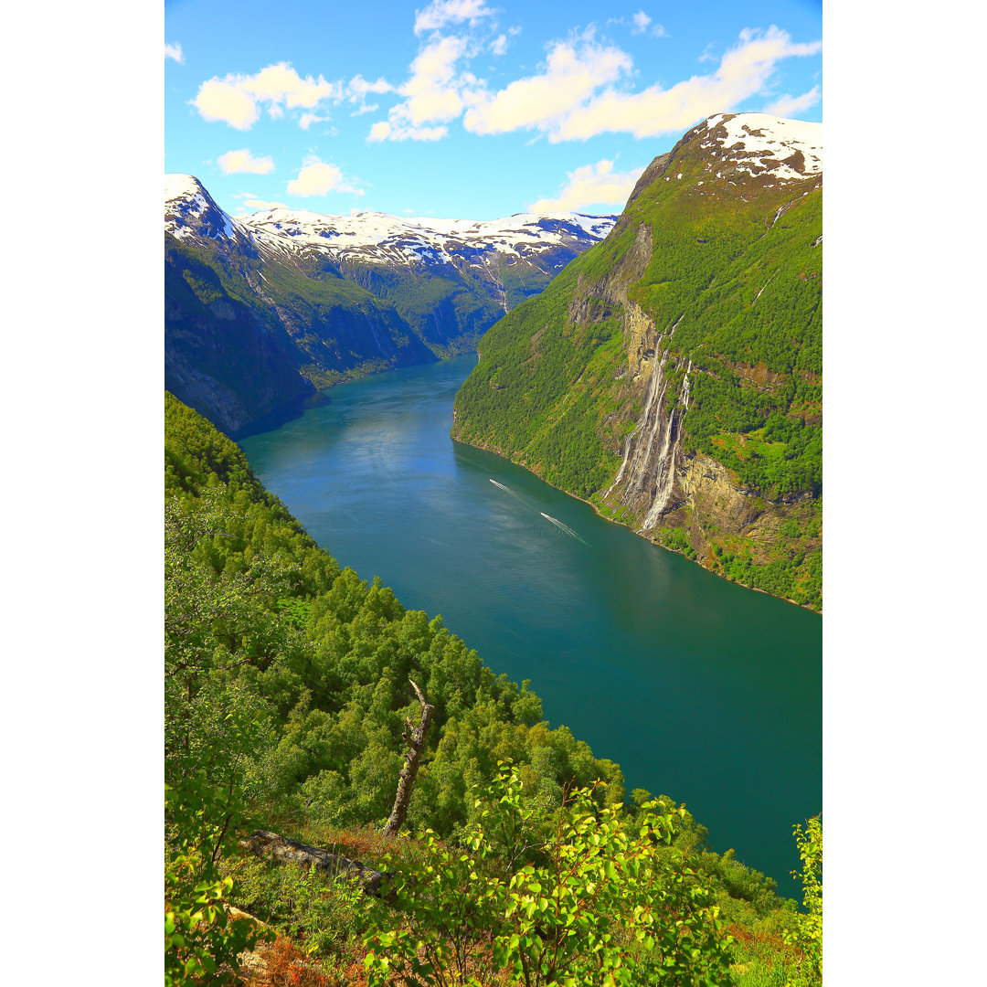 Above Geiranger Fjord And Seven Sisters Waterfall, Norwegen von Agustavop - Kunstdrucke auf Leinwand ohne Rahmen