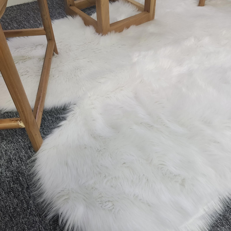 Valis Faux Sheepskin Indoor Rug, Novelty 4' x 6'