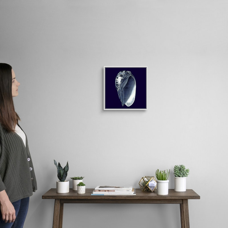 « Indigo shells V » par vision studio-impression, Cadre blanc, H 32 po x l 32 po x 1,75 po