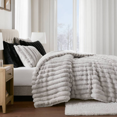 Ensemble d'édredon 3 pièces double / grand en fausse fourrure avec 2 taies décoratives assorties