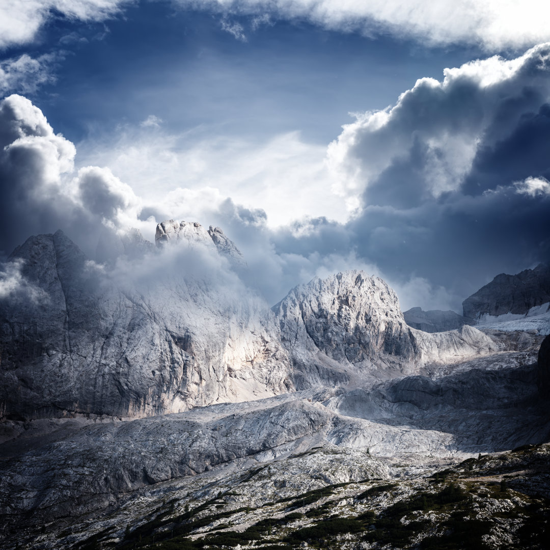 Gebirgskamm in Wolken von Sankai - Druck