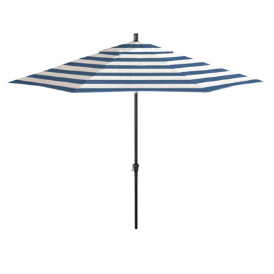 Parasol de patio 11 'en bronze avec inclinaison automatique et manivelle à Cabana Regatta Sunbrella