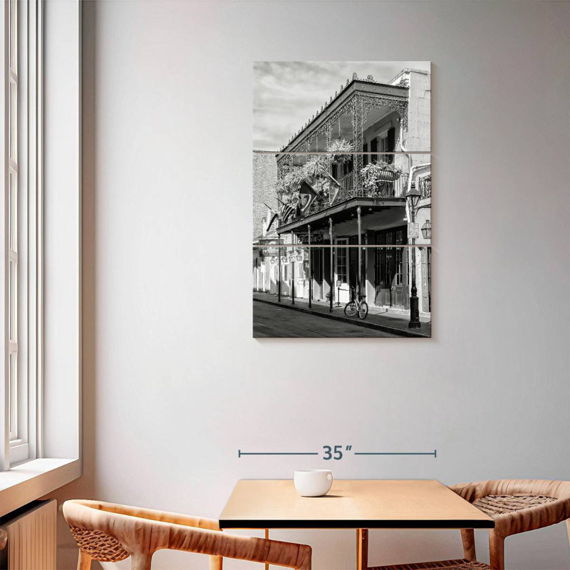Lilie Black NOLA - restaurant La Nouvelle-Orléans, H 57 po x l 36 po