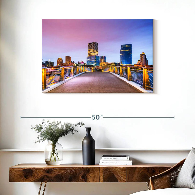 Milwaukee Walkway, 24" H x 36" W