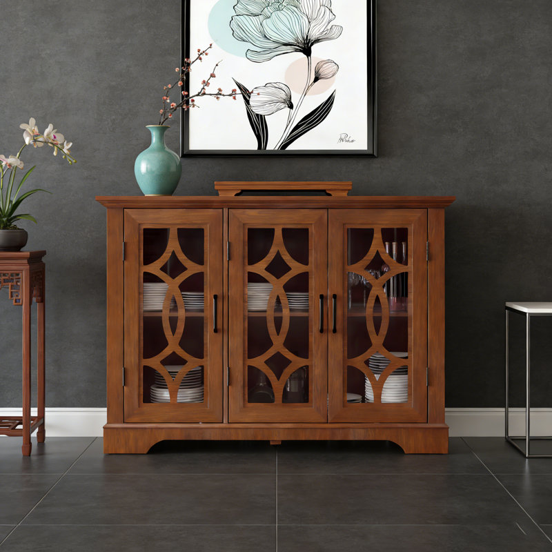 Buffet spacieux à 3 portes avec portes en verre trempé et tablette réglable pour un rangement flexible dans la salle à manger ou le salon.