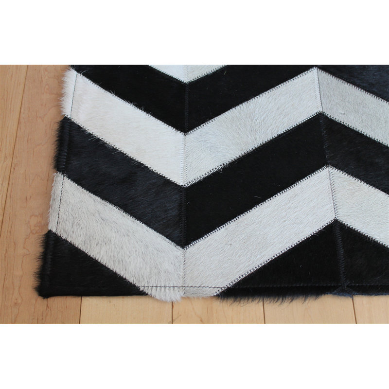 Area Cowhide Chevron Area Rug in Black/Cream, Rectangle 4' x 6'