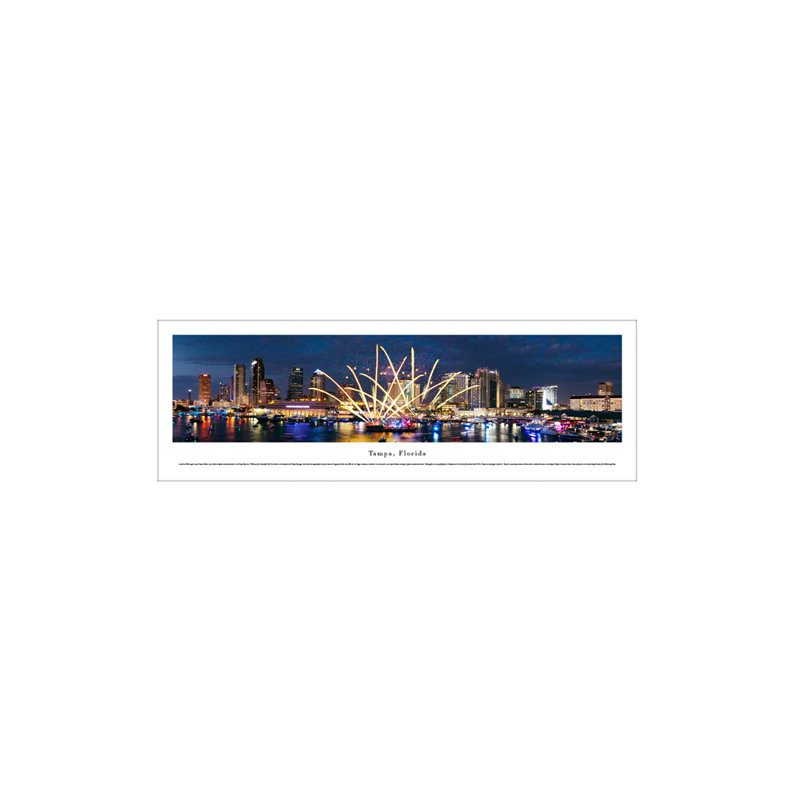 Tampa, Floride - impression panoramique de feux d'artifice, H 13,5 po x l 40 po, Papier