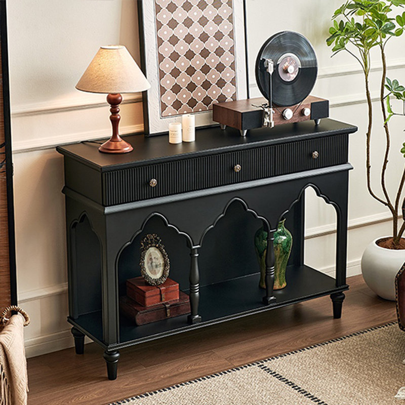 A classic and elegant console table