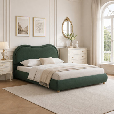 Très grand lit plateforme tapissier avec tête de lit courbée