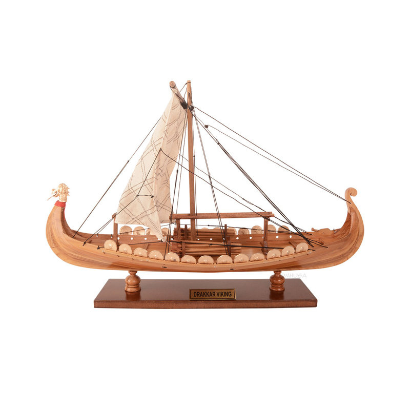 Ensemble Drakkar Viking Combo: un modèle et un polo