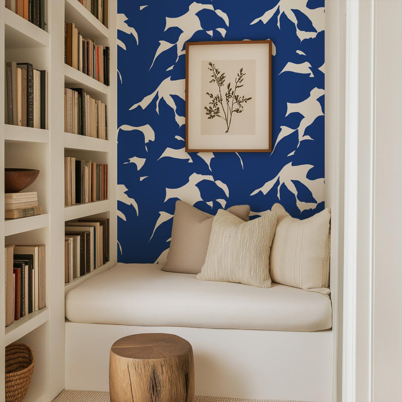 Rouleau de papier peint Holly 10 pi x l 24 po Lady Paranjape, Bleu Yves, Pré-collé, Faux Grasscloth
