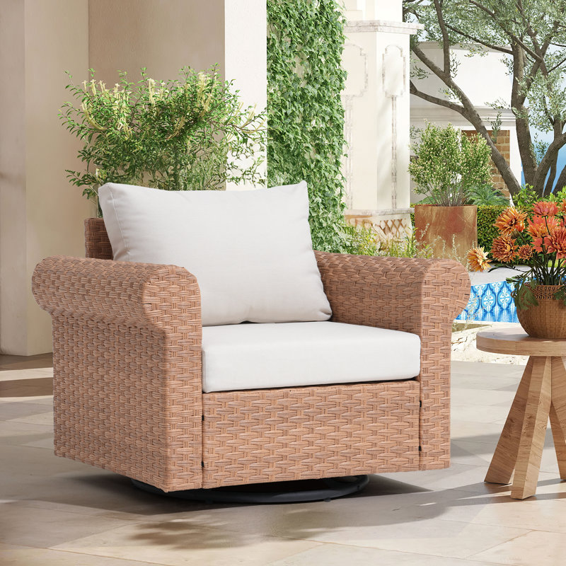Chaise d'extérieur pivotante en rotin avec coussins