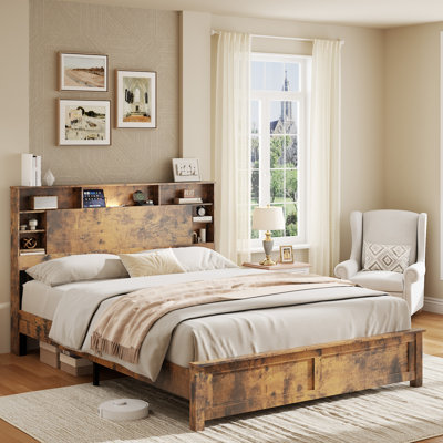 Cadre de lit grand en bois avec tête de lit - Base de lit très grand avec station de charge et lumières DEL, cadre de lit grand en bois avec bibliothèque, lits plateforme, aucun sommier nécessaire, brun foncé