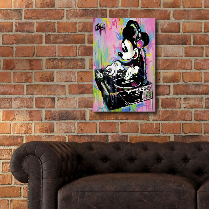 «Trickyhr» par Loui Jover, art mural en verre acrylique, H 24 po x l 16 po x P 0,2 po