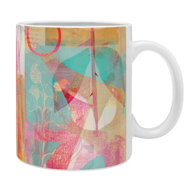 Un rose est une grande tasse à café rose Baley
