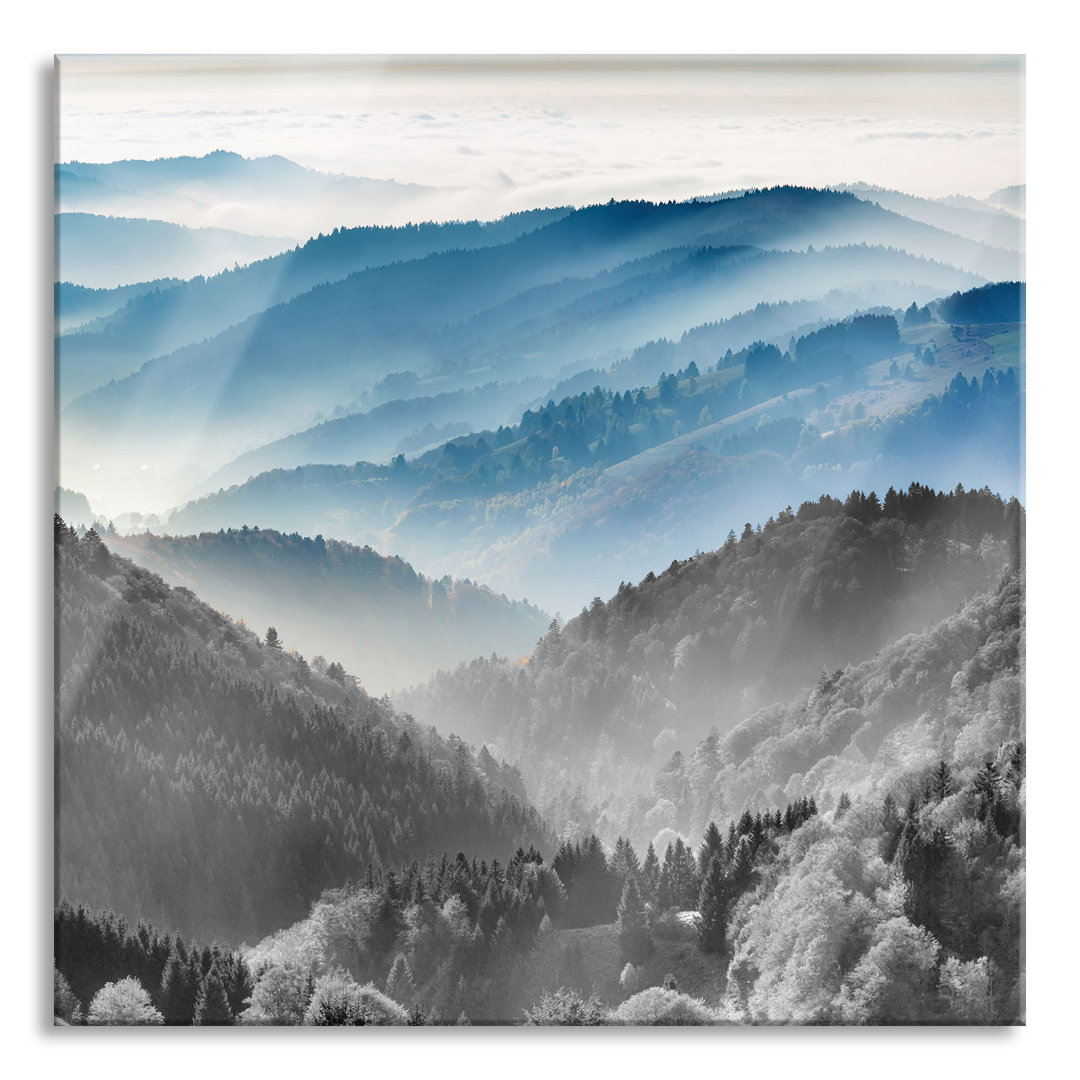 Glasbild Neblige Berglandschaft im Herbst, Schwarz-Weiß Detail