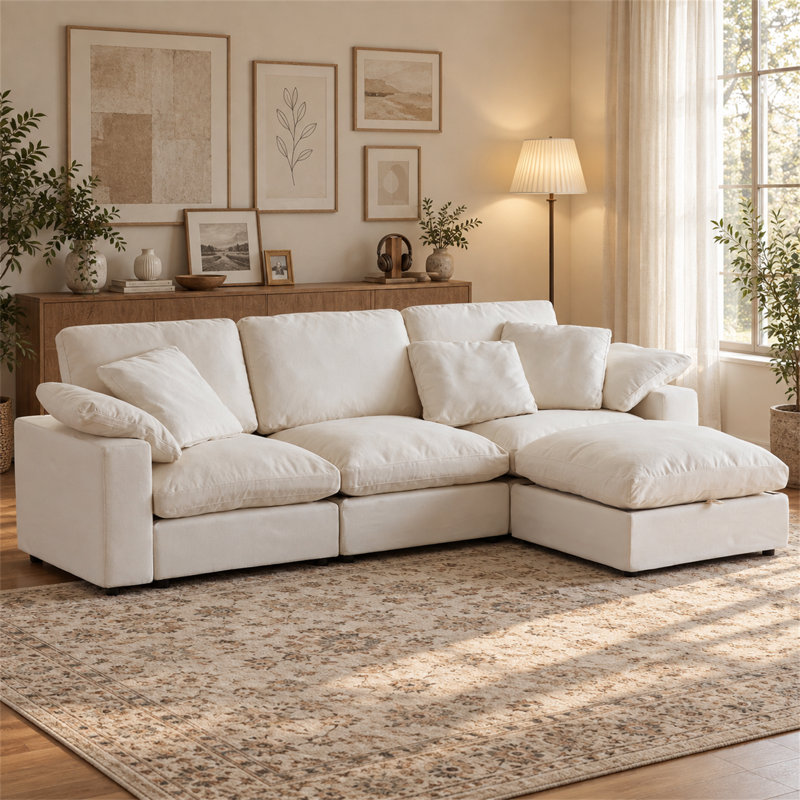 Canapé d'angle modulaire Cloud Couch, confort optimal. Sans compression sous vide. Garnissage en duvet et coton. Housses lavables - 3 places avec pouf, blanc cassé.