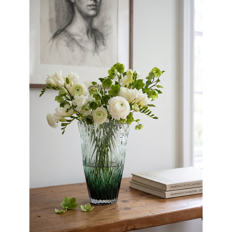 Vase au design contemporain, H 9,8 po x l 6,3 po x P 3,5 po