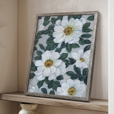 «Bright White Flowers II», reproduction encadrée - bois massif