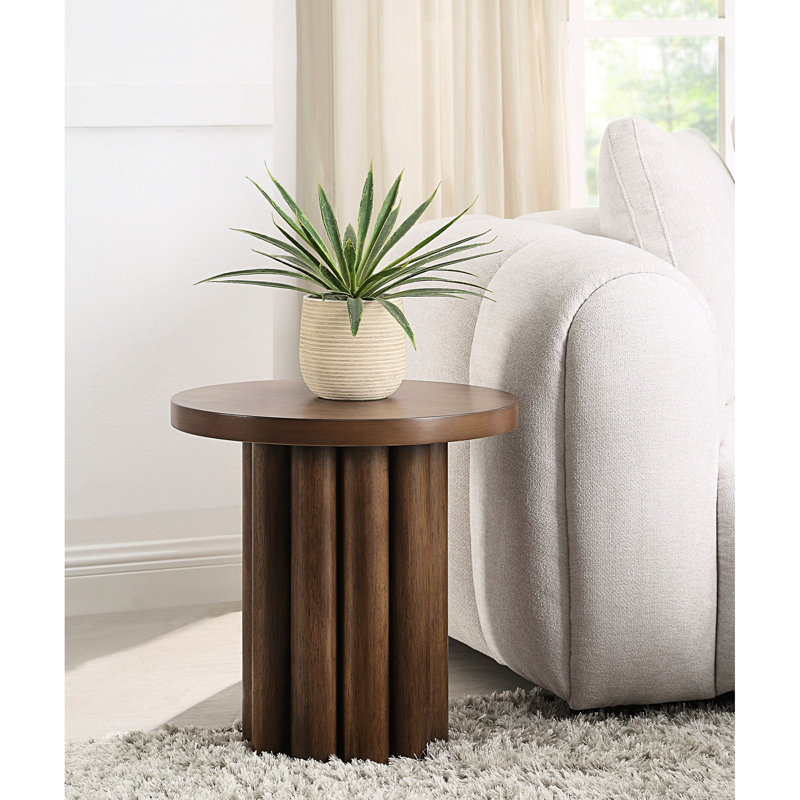Table de bout polyvalente brune faite de matériaux durs avec une structure