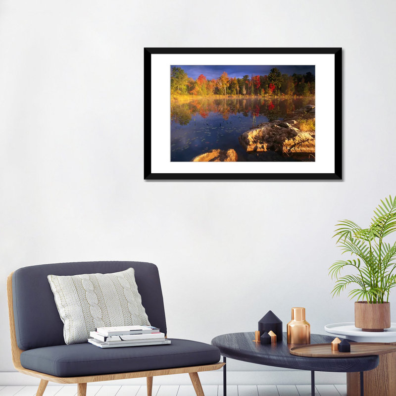 «Lang Lake, Fall Colors, Ontario, Canada» par Tim Fitzharris, impression sur toile non encadrée, H 16 po x l 24 po x P 1 po