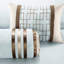 Literie 7 pièces pour très grand lit, édredon de couleur neutre, collection Hotel transitionnelle, taies décoratives, carrés et coussins décoratifs, style, détails complexes-128674558
