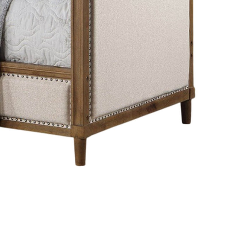 Lit de jour simple Kyra avec garniture cloutée, bois de chêne clair, tissu beige