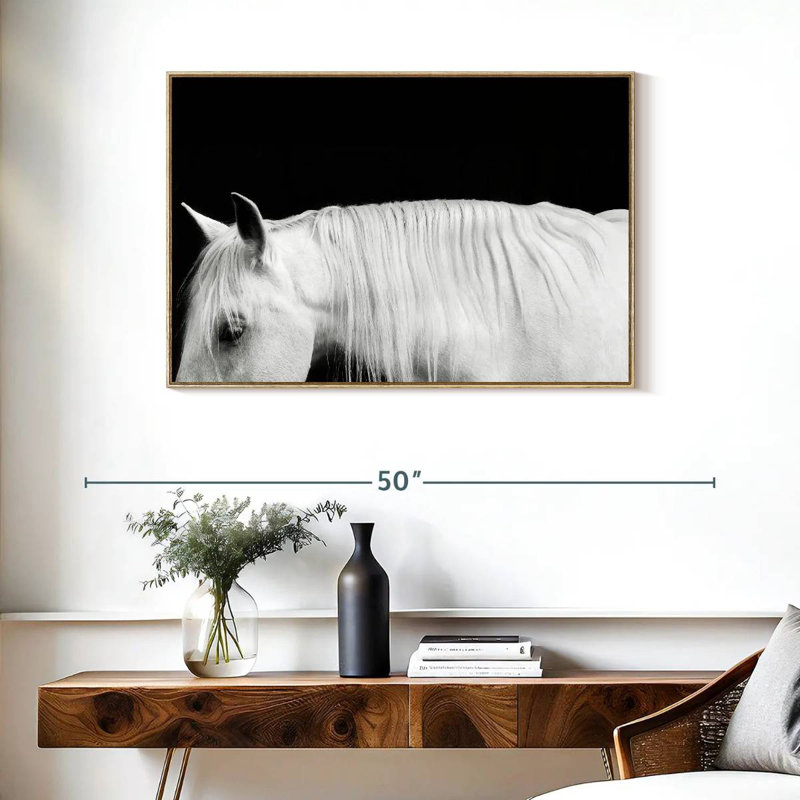 Blanc sur noir I, Cadre flottant en bois naturel, 37 po x 25 po