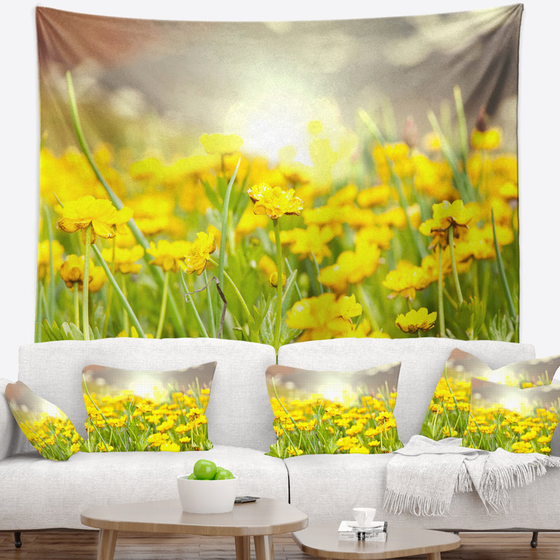 Tapisserie florale pré ensoleillée avec fleurs, H 32 po x l 39 po