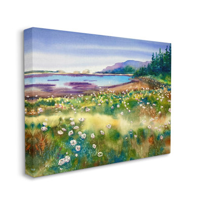 Vue de l'étang apaisant avec champ de fleurs et montagnes lointaines par MB Cunningham - Peinture