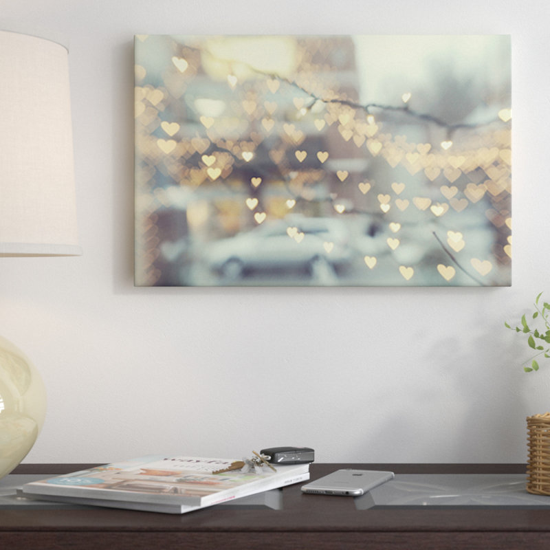 « holding on love », photographie sur toile tendue, H 8 po x l 12 po x P 0,75 po