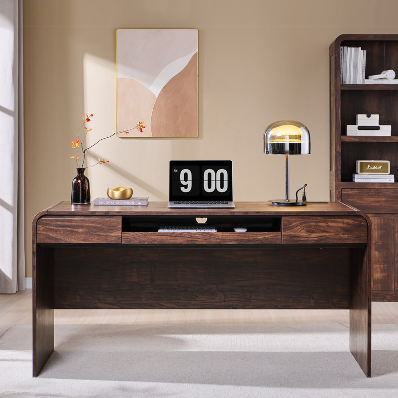 Bureau d'ordinateur moderne Maud de 63 po avec 2 tiroirs de rangement, bureau d'écriture avec plateau pour clavier et prise de courant pour bureau à domicile Maud